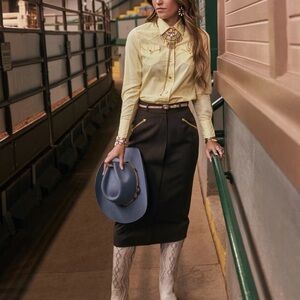 NWT Kendra Scott Yellow Rose Skinny Concho Belt - small